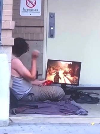MelMacro's tweet photo. summer if Michael Saylor didn't sell 32 BTC 
                                 vs summer now https://t.co/2BBenVR5kd