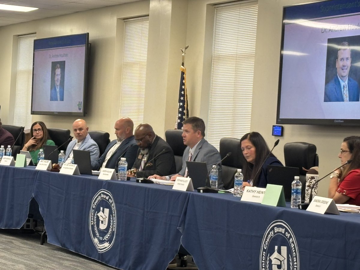 UCPSNC's tweet photo. Superintendent @AGHoulihan gave a shoutout to the Class of 2026, highlighted our Health Sciences  Academy graduates @MonroeHSNC and our state champs @CuthbertsonHSNC @MarvinRidgeHSNC @PorterRidgeHSNC @ParkwoodHSNC @WeddingtonHSNC https://t.co/Y1MvLDFWcG
