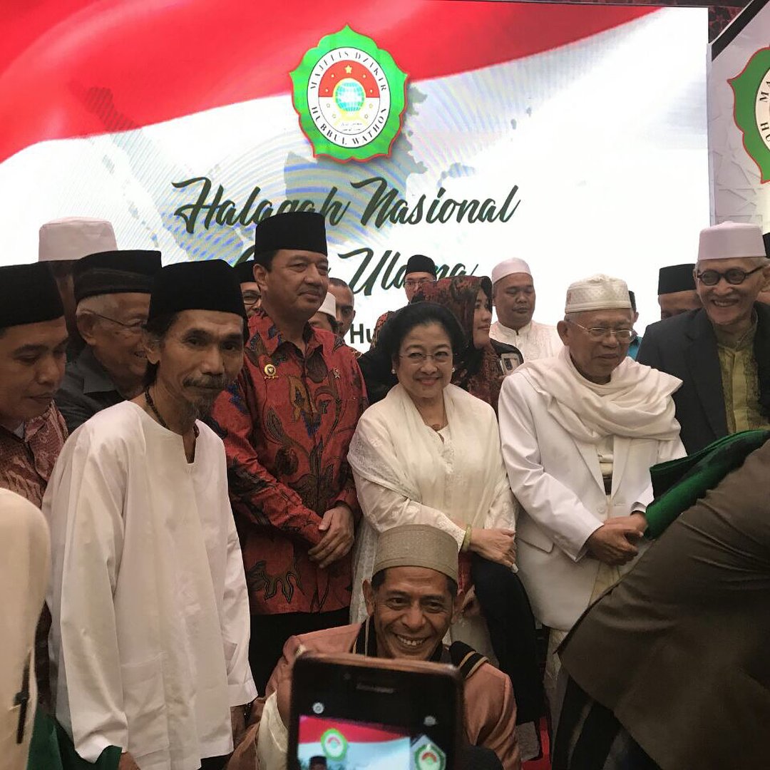 EngkosKosa19692's tweet photo. @cursedkidd Abuya/mama/Gus/Kiai/ulama/Ajengan GHUFRON https://t.co/eDylxhjevy