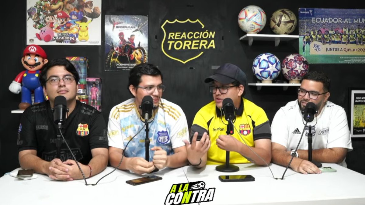 MrDOWNec's tweet photo. Completa la frase

En esta mesa hay menos futbol que _____________ https://t.co/9dLJjzGqrj
