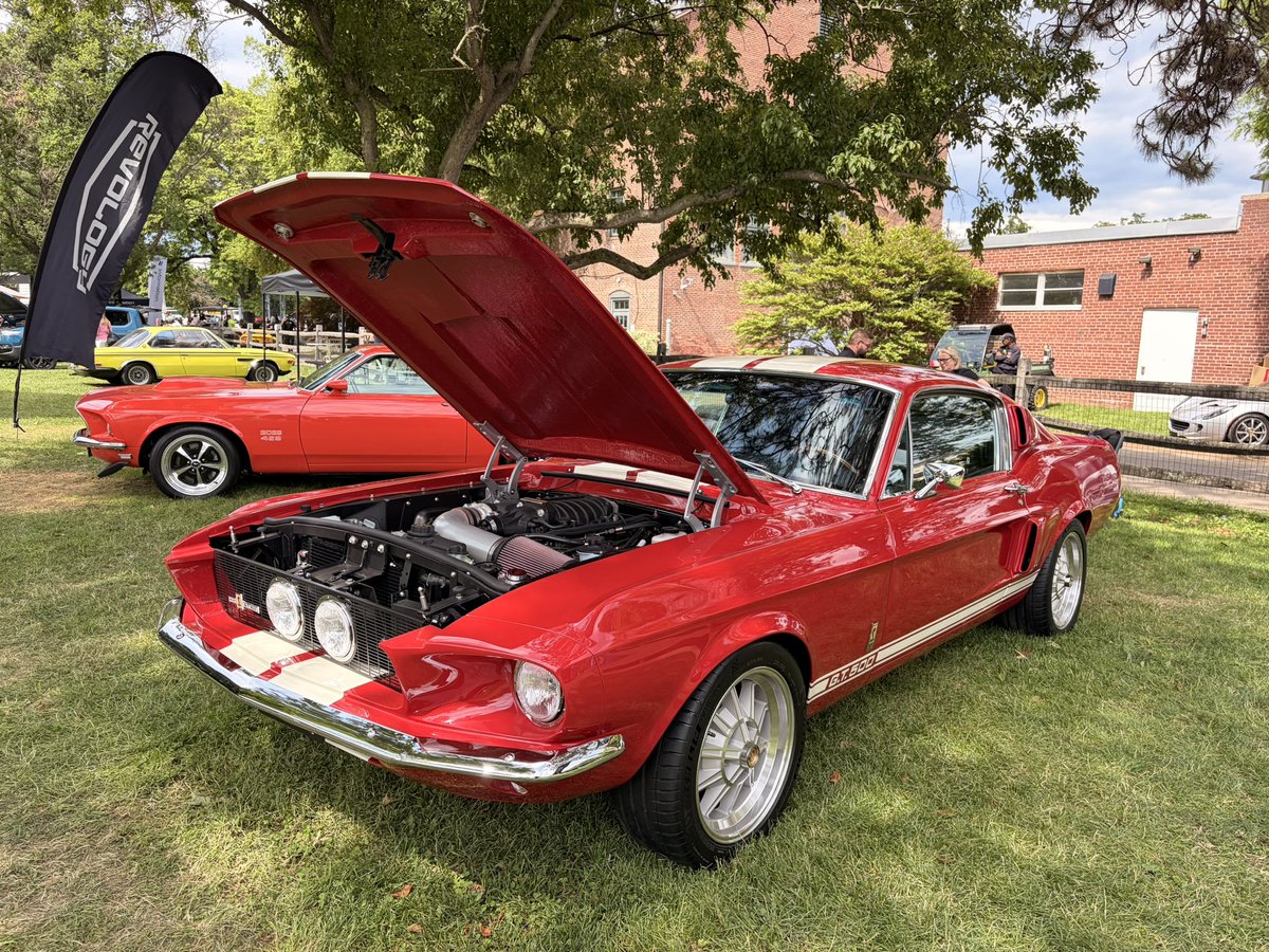 FrancesscoGreco's tweet photo. Que lindo Mustang por dios.
Lo que suena esta bestia es abuso. 

Car show en Connecticut 🇺🇸 la verdad que se pasaron.

Volveremos el año que viene 🙌🏼

#carlover #autos #mustang #carshow https://t.co/CFJUnDMAF2