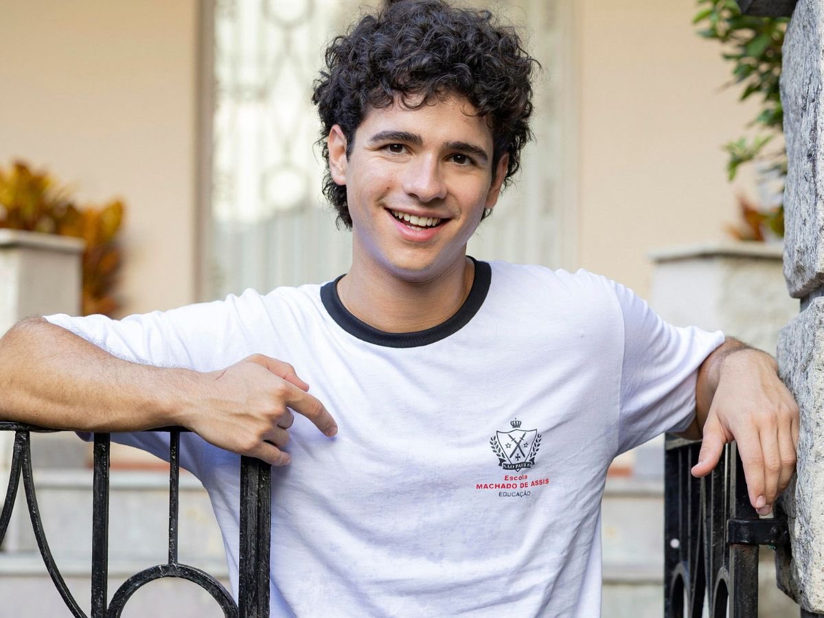 telenewstn's tweet photo. 🚨 Pietro Antonelli afirmou que torce para que Felipe, seu personagem em #QuemAmaCuida, viva um romance com Mau Mau. O ator acredita que a trama daria mais profundidade e destaque ao personagem, que atualmente não possui um grande conflito pessoal na novela.

Ele contou que se surpreendeu com a torcida do público nas redes sociais, mas acabou se animando com a possibilidade. Apesar disso, ressaltou que, até o momento, não há nenhuma confirmação de que o casal acontecerá na história escrita por Walcyr Carrasco e Claudia Souto.

Antonelli também revelou que já pensa em formas de construir essa possível jornada de autodescoberta de Felipe, que inicialmente é apresentado como heterossexual, e considera que esse enredo abriria muitas possibilidades para o desenvolvimento do personagem.

ℹ️ Notícias da TV