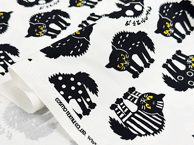 otsukayanetshop's tweet photo. 🐈＼やんのか／🐈
猫ちゃんの「やんのかステップ」がかわいいオックスプリント生地になりました。ネットショップにて販売中です。
📍https://t.co/RO5oSUrJYU https://t.co/aYyXXvCyPW