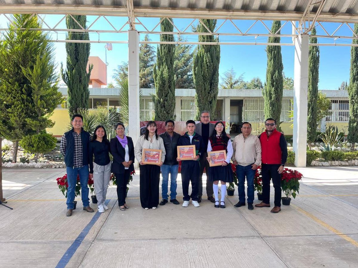 DimasRomeroGonz's tweet photo. #IntervencionDelDirectorGeneral
En EMSaD Santa Cruz Pocitos imponen directora ignorando a la base. No al favoritismo sindical. https://t.co/CZgjSWm5zy