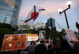 zundamotisuki's tweet photo. 国民民主党 玉木代表「そんな国旗を損壊する日本人なんていないですよ。変なことしたら変だと思われるから。罰則をもって実現する保護法益ではないんじゃないかな」

何を言っているんだコイツは。

一度しばき隊のデモを見学してはいかがでしょうか。

こういうところが駄目なんだよ玉木は。 https://t.co/z5uUi768E2