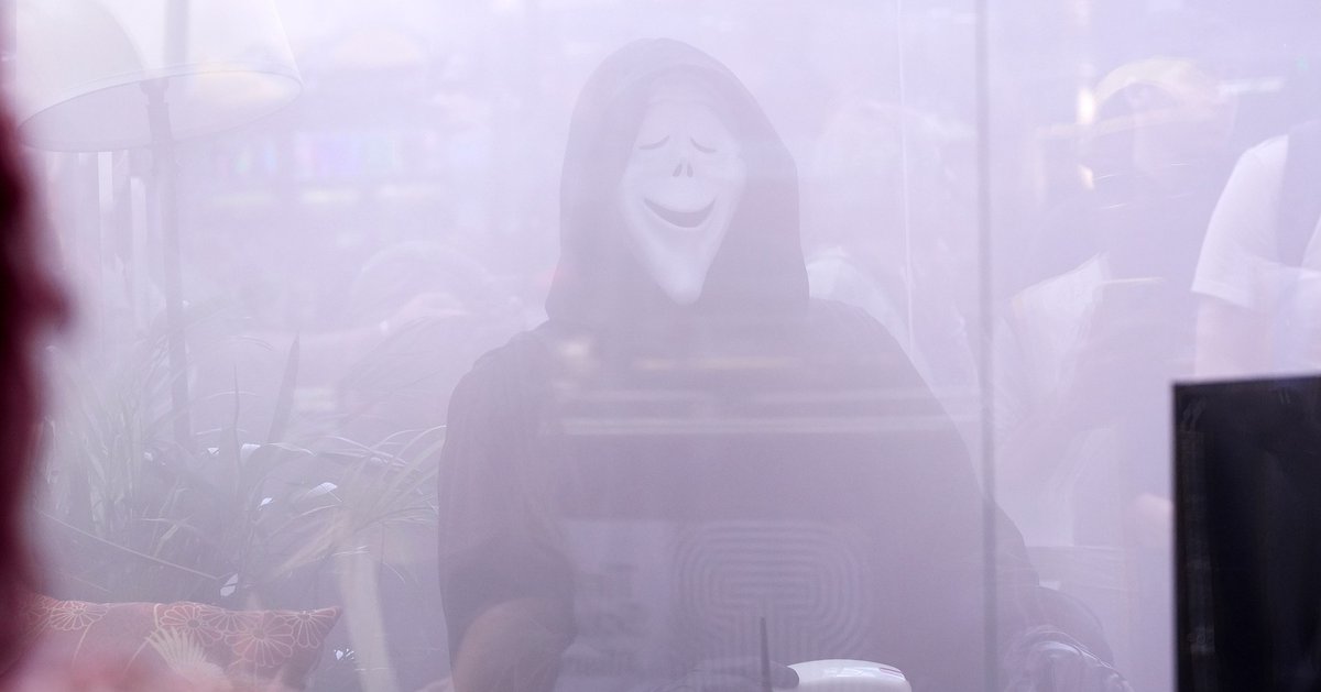 paramountnz's tweet photo. nobody can outsmoke us sonnnn 😮‍💨 the cast of #ScaryMovie hits up the times square hotbox.
in cinemas june 11 - get your tickets now: https://t.co/ojyaExajZf https://t.co/zX5g5WAARi