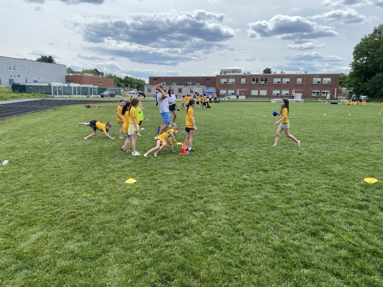 FloRoElem's tweet photo. Another fun filled Field Day for grades 2 and 3. Thanks for all of the volunteers for supporting us! https://t.co/s5kT3z1I5Y