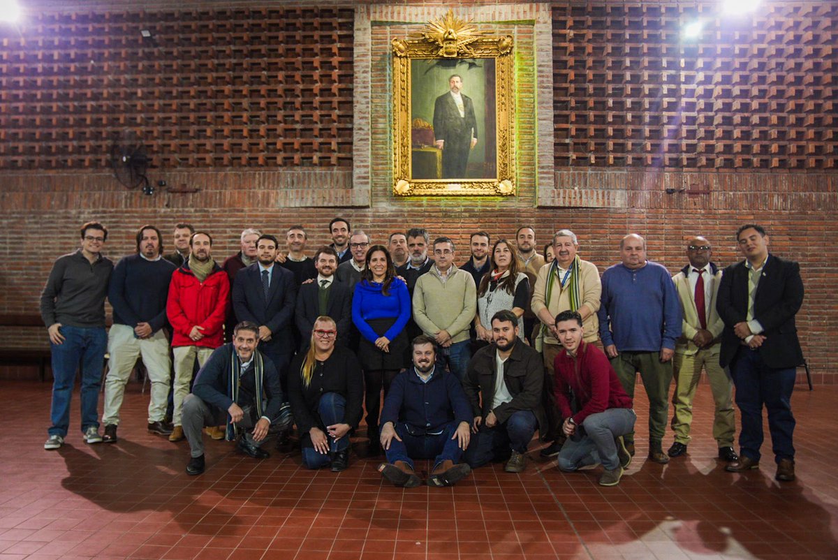 leabrocha's tweet photo. En el Comité Ejecutivo Departamental, recibimos a los Presidentes electos de los Clubes de Zona del @PartidoColorado en Montevideo. Una camada de militantes que va a trabajar en base a la Planificación que concretamos juntos, con el objetivo de recuperar Montevideo.

Seguimos✌️ https://t.co/kyyENEquDB