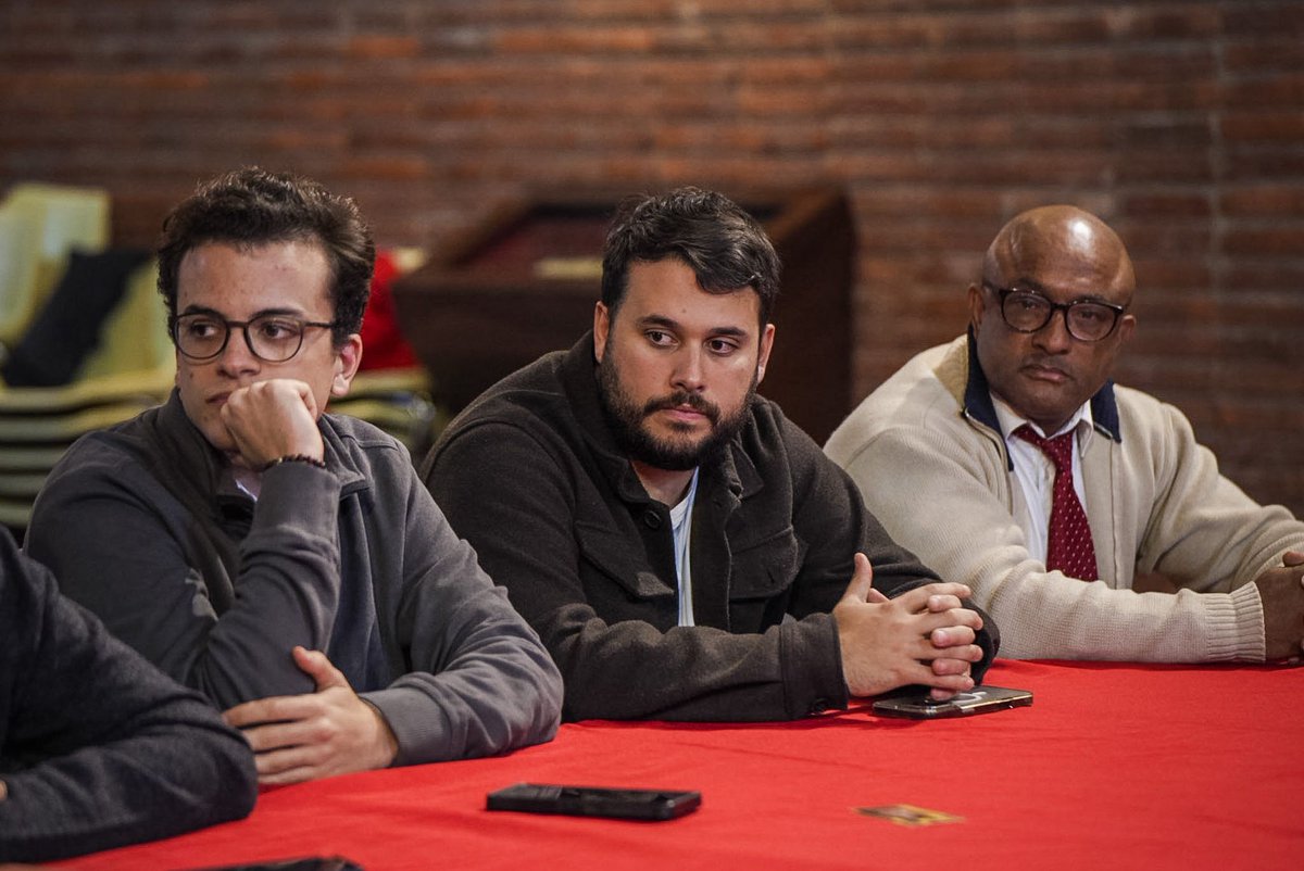 leabrocha's tweet photo. El trabajo con la gente, el ejercicio del derecho a la participación política y la renovación constante son nuestros cimientos. Sobre ellos vamos a trabajar en la reconstrucción partidaria.

Cada esfuerzo y cada hora puesta a disposición del futuro valen la pena. https://t.co/RT2BobJu6d