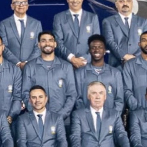 daeddra's tweet photo. Toda foto da Seleção Brasileira, ou Paquetá tá grudado no Vini ou o Vini tá grudado no Paquetá. Já estão prestes a se fundir 😅 https://t.co/T0mdFt65RU