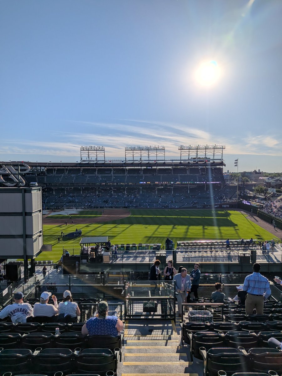JosephHalm's tweet photo. It's a lovely ball for Cubs baseball at 3637 N. Sheffield. #GoCubsGo https://t.co/JTiVZcI7aR