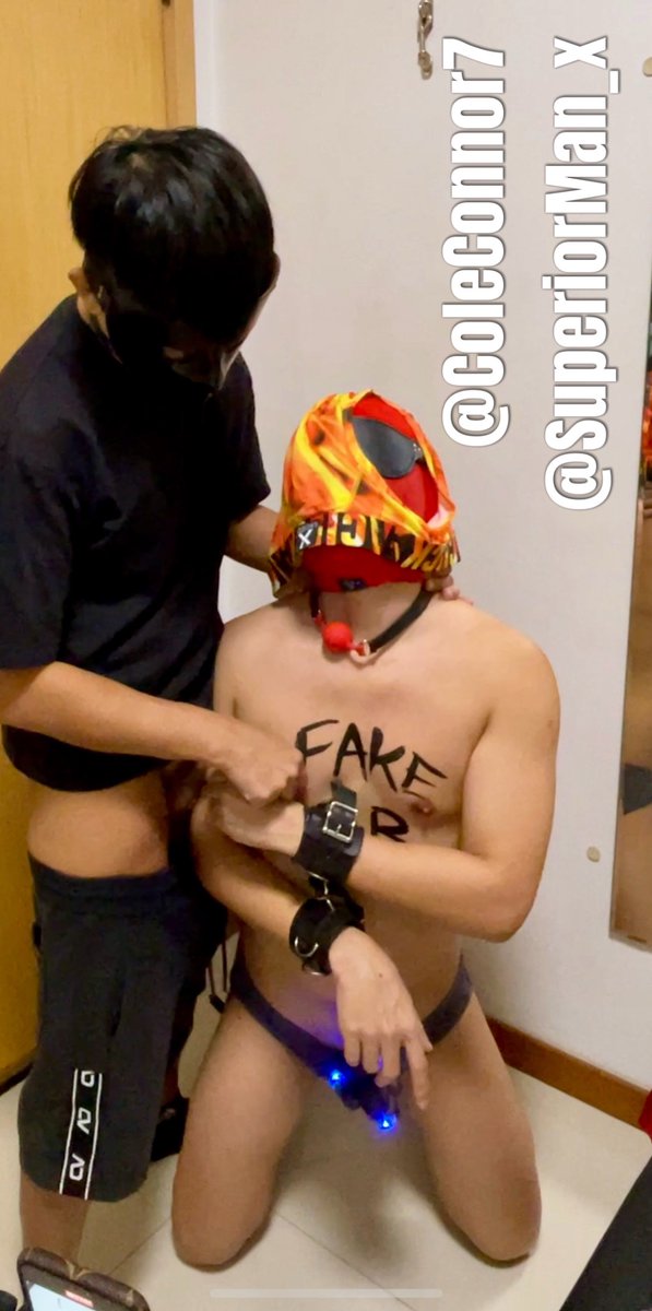 ColeConnor7's tweet photo. Supreme Boy 🦸

Part 2/2

An evil idea sparked in thief Cole’s mind. 

Since he was the only one who knew Supreme Boy’s (@SuperiorMan_X) true identity, why not frame the real superhero for the crimes, steal his title, and take his place as the hero worshipped by thousands? 😈

～～～
小偷Cole的脑海中闪过一个邪恶的想法。

既然他是唯一知道至尊男孩（@SuperiorMan_X）真实身份的人，为什么不把罪名栽赃给真正的超级英雄，夺取他的头衔，取而代之成为被万人敬仰的英雄呢？😈