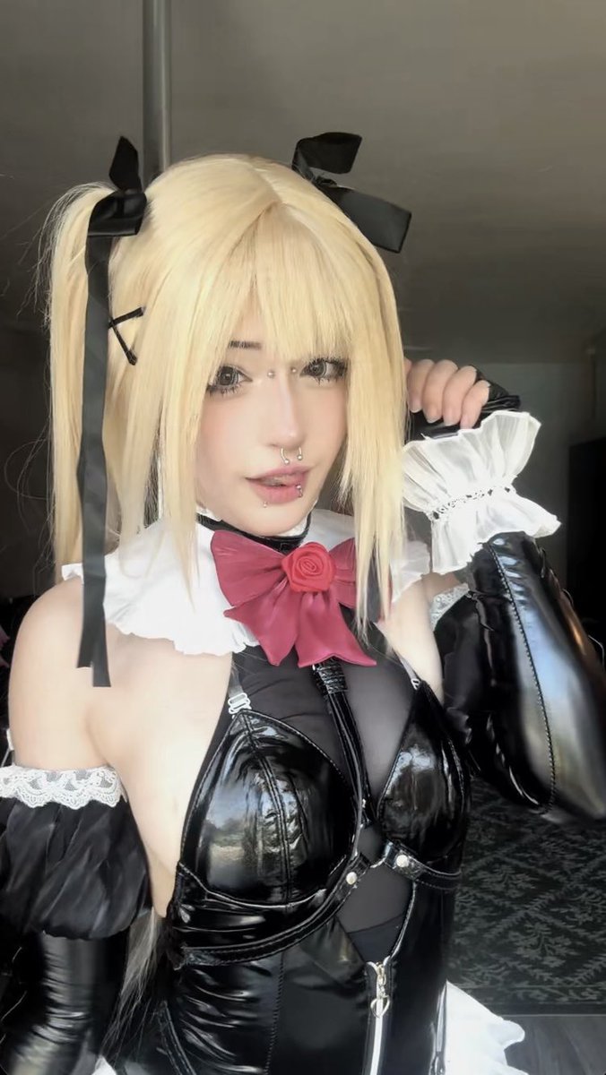 rottengrlcos's tweet photo. marie rose swimsuit version! cant contain the side boob 💔 #cosplay #marierose #deadoralive #swimsuit https://t.co/d8pYXYzPOO