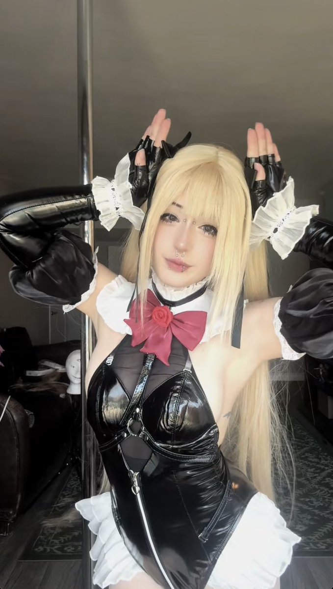 rottengrlcos's tweet photo. marie rose swimsuit version! cant contain the side boob 💔 #cosplay #marierose #deadoralive #swimsuit https://t.co/d8pYXYzPOO