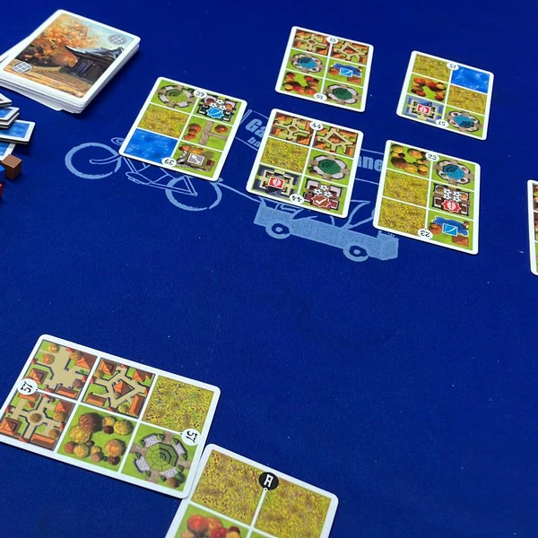 四国」は、封建時代の四国を舞台にしたカード選択とマップ構築のカード