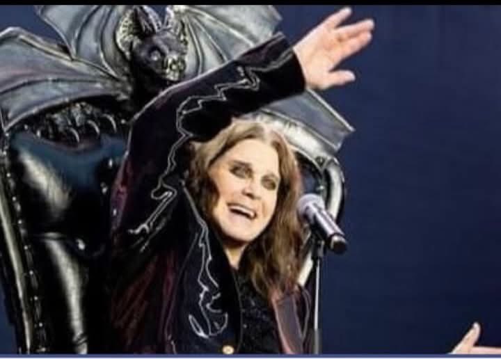 maplelatte05's tweet photo. 7/5日曜日
Ozzy ラストライブから一年　全バンドOzzyの名曲演奏します！
私はDizzy Mizz Lizzy
Metallica Halestorm Ozzy Osbourne の名曲を心を込めて歌います！！
大須のアンリミッツで待ってます🖤
#Ozzyosborne 
 #Dizzymizzlizzy https://t.co/frHsxHphBq