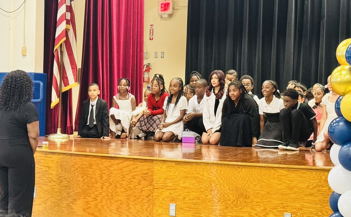 JEANNICOLE06's tweet photo. 4th Grade Awards Day:”When I Grow Up!!!” The scholars at Wesley ES are our future!!! Thank you Ms. Garrett, Ms. Curette, Ms. Joseph and Mr. Washington. Thank you for empowering our scholars!!! ❤️@WesleyES_HISD https://t.co/LTuDzN5qBA