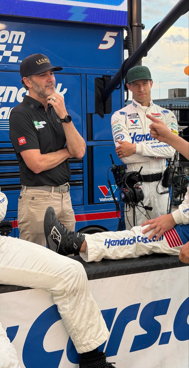 pushtopato's tweet photo. unfortunately my dad gets a chuckle out of me sometimes because when we saw jimmie my dad was like “elsa watch this” and proceeded to ask him if he ever raced indycar because he seemed familiar. https://t.co/W31Jplmbjr