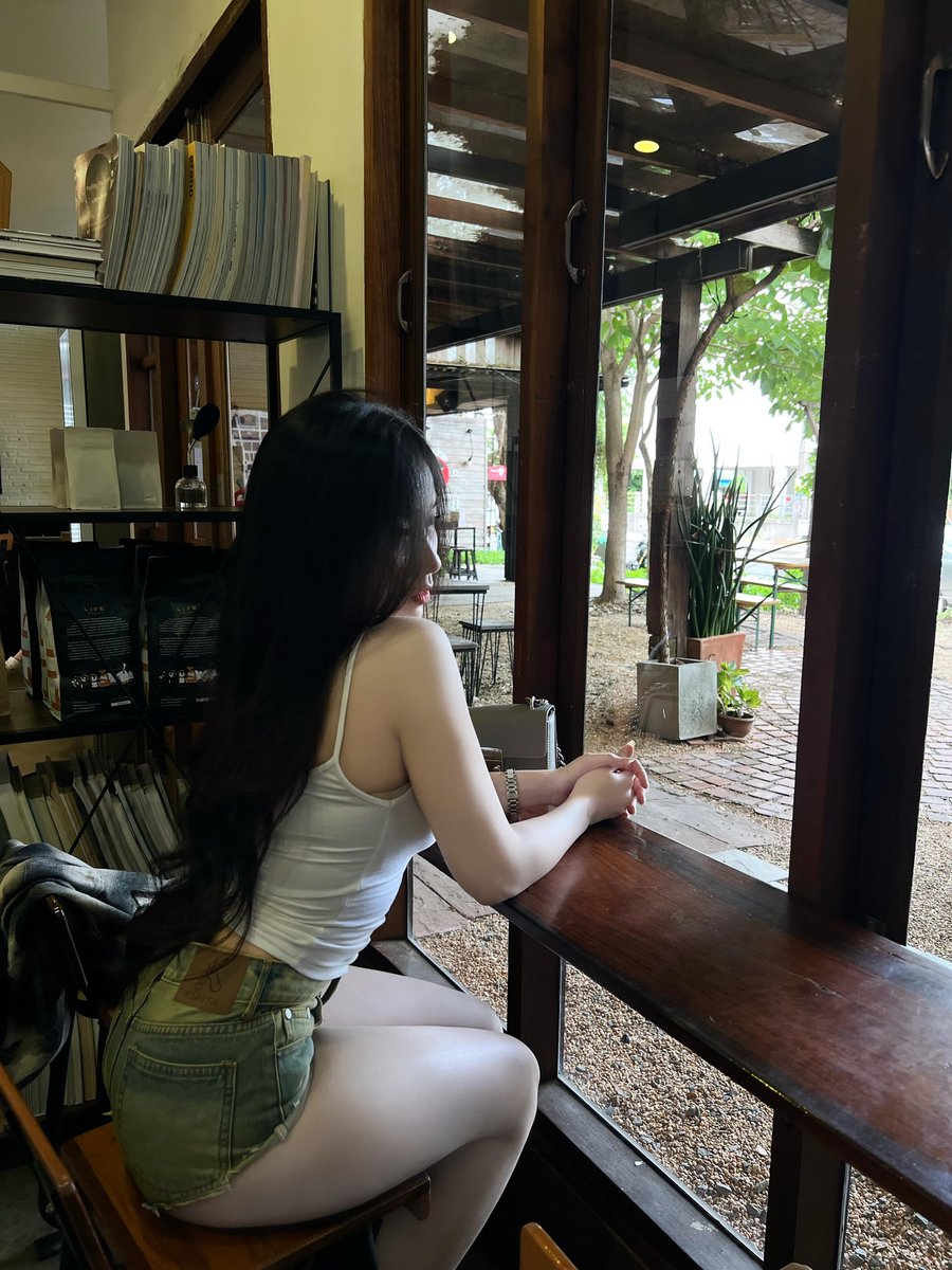 XoaiBee's tweet photo. Bị tắt kiếm tiền thì làm gì ?
Mặc kệ, tôi đi chill https://t.co/osZQ16fQF4