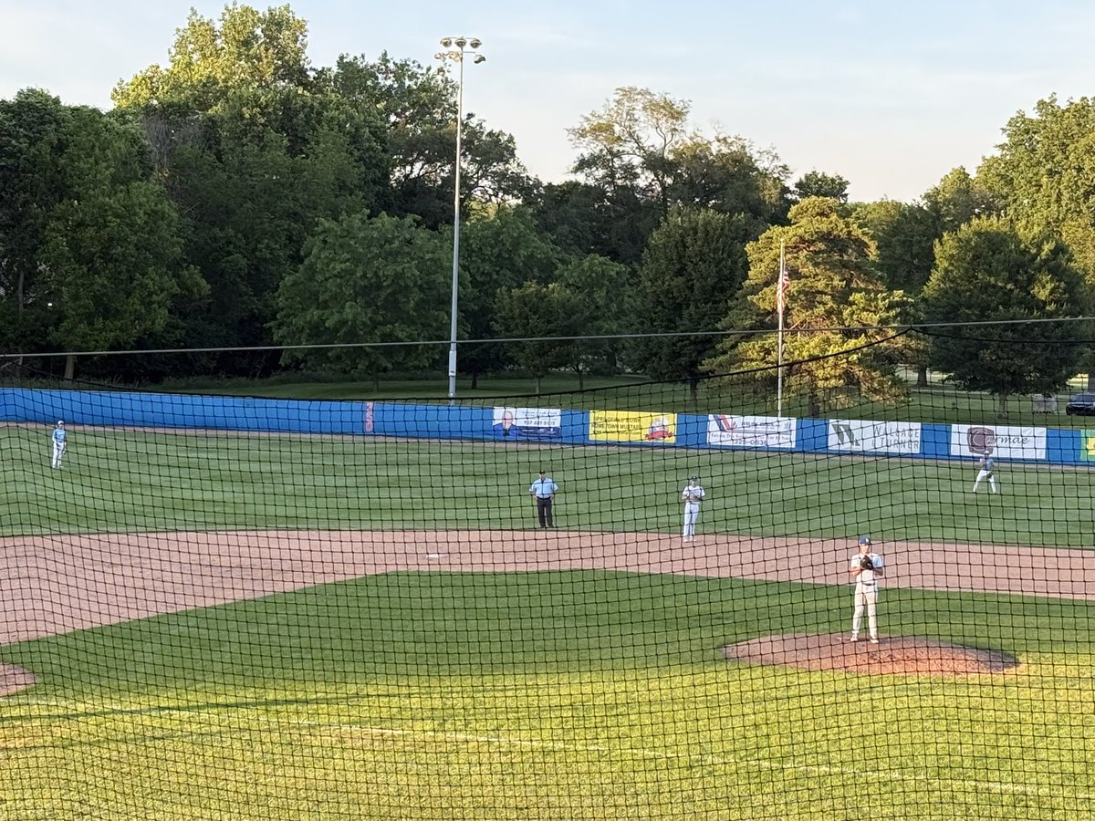 MonroeBaseball_'s tweet photo. Joe and Dawson patrolling the outfield one last time together!

@HornetsInGame https://t.co/VboxAny4gQ