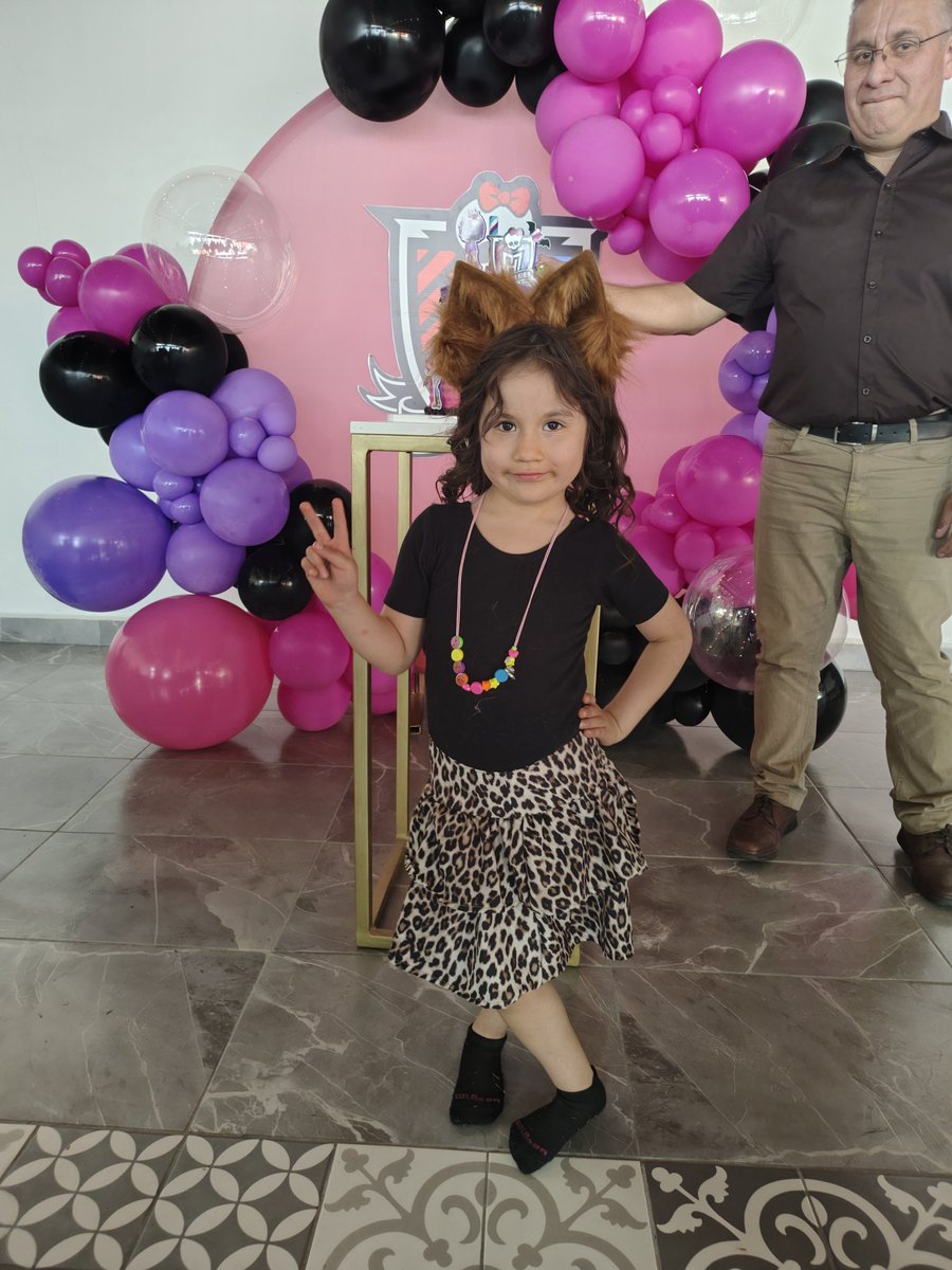 iFelineWitch's tweet photo. Eligió ser #ClawdeenWolf https://t.co/FK9j8cWAEi