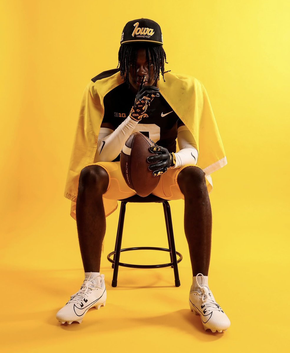 CSmithMedia's tweet photo. Lausanne (TN) ‘27 WR Lawrence Britt on his OV to @HawkeyeFootball 👀👀.

The 6’2, 180lb route runner is one of the best players in Tennessee for his class.

#PRZTN #TN2027 #Iowa https://t.co/i7lqfiFckj