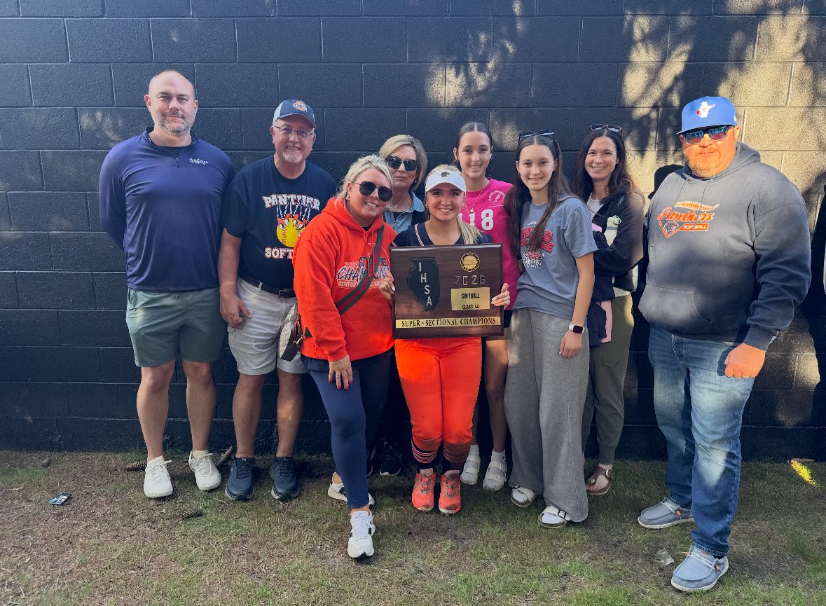 Brynn_b4's tweet photo. YOUR OSWEGO PANTHERS ARE GOING BACK TO STATE!! 🧡💙🧡💙I am so proud of this team!! I am so grateful to be apart of this special and talented group of girls!! 

@OHSPantherSB @MuskiesSB @il_hawks https://t.co/JetBJFd8o3