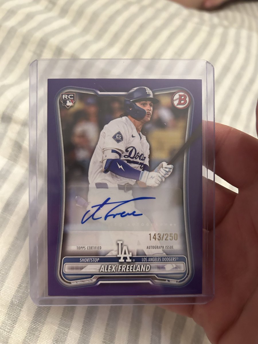 OnChainTerror's tweet photo. ive been opening baseball cards for 21 years and I finally got a rookie auto of a guy who actually plays😹 https://t.co/90ZFoiiCYP