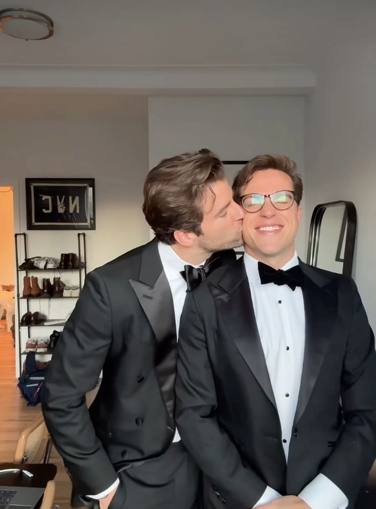 MovieStrictly's tweet photo. Suit and tie kind of love😍🌈 https://t.co/huamIbDiMr