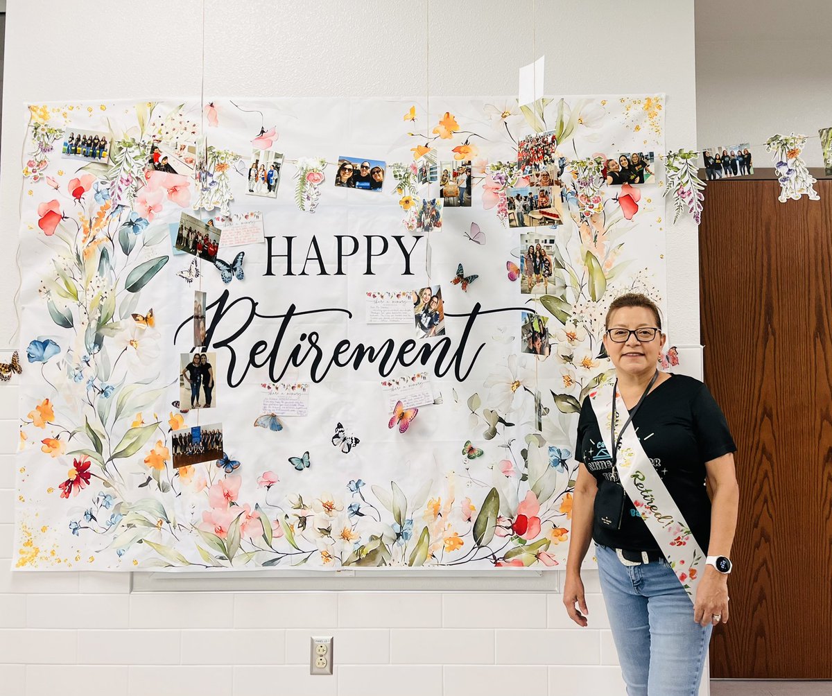 HMarquez_CTES's tweet photo. Celebrating our retirement queen every day. 🖤 @RTalavera_CTES https://t.co/TUCvNdLaqc