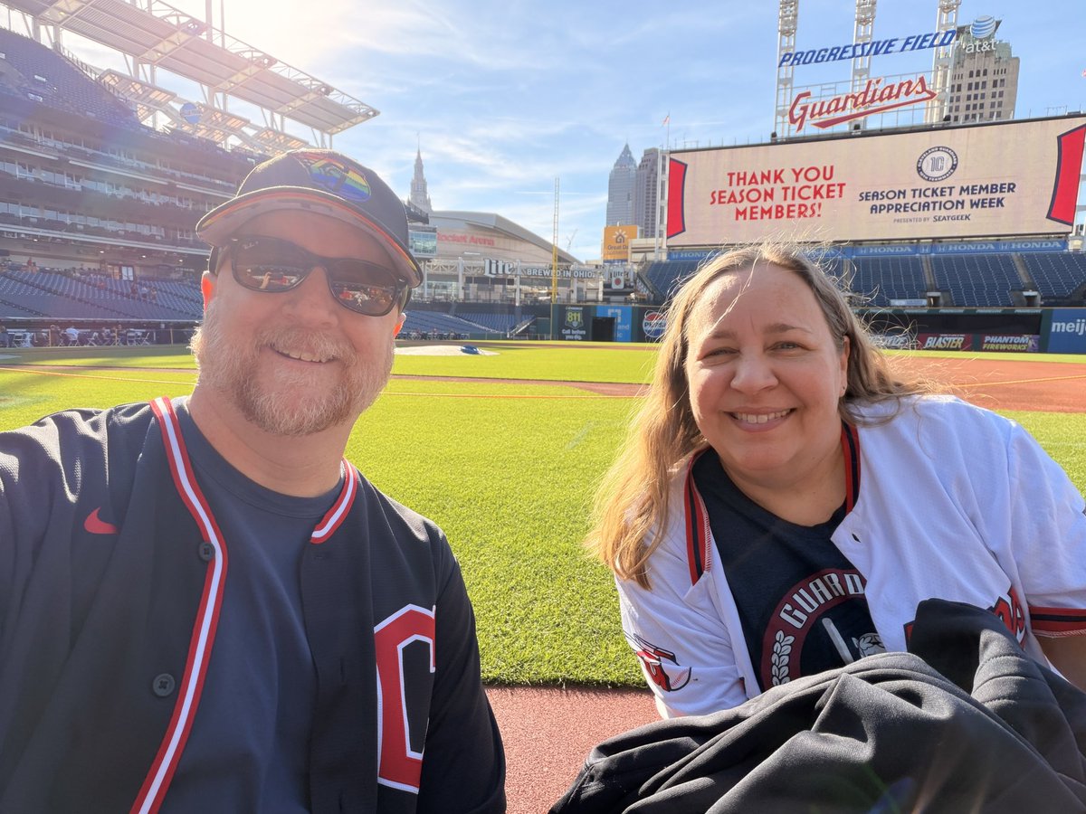 ClevelandKevin's tweet photo. Thank you @CleGuardians for another fabulous Season Ticket Member event! #DinnerOnTheDiamond #LetsGoGuards https://t.co/uULESP2ktI