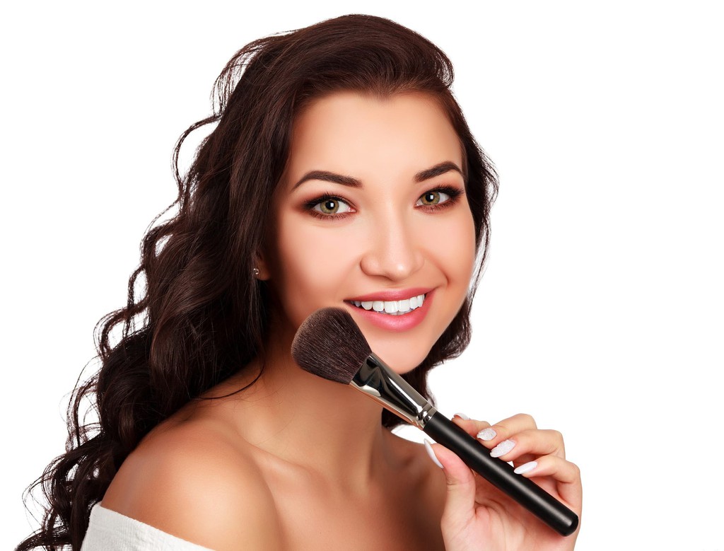j28355999's tweet photo. Let's explore the C-shaped blush technique, spotlighted at the Golden Globes and adored by celebrities like Jennifer Lopez and Taylor Swift.

Read more 👉 https://t.co/xDB0aPANn7

#Health&amp;Beauty #AllShapesAllSizesAllLove #UnitedUnderFashion #LoveUMagazine https://t.co/KLIm2mzmBI