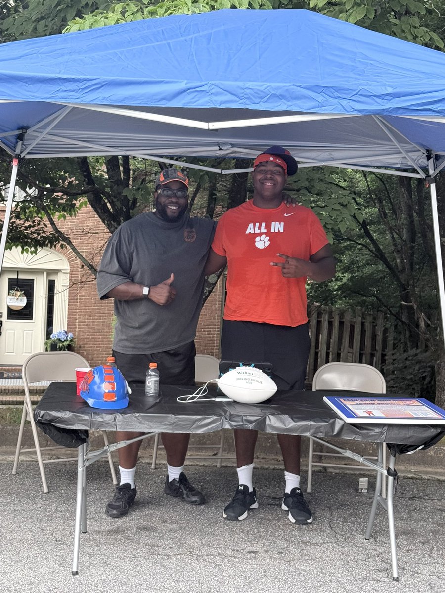 bigka54's tweet photo. ♾️🤞🏾‼️ #bigleague ⭐️⭐️⭐️⭐️ 2027 6’6 295 OL @ClemsonFB commit @JasonBrownJr20 @RecruitGeorgia @NwGaFootball @NEGARecruits 💪🏾❤️🙏🏾 https://t.co/LJVzot8qfN