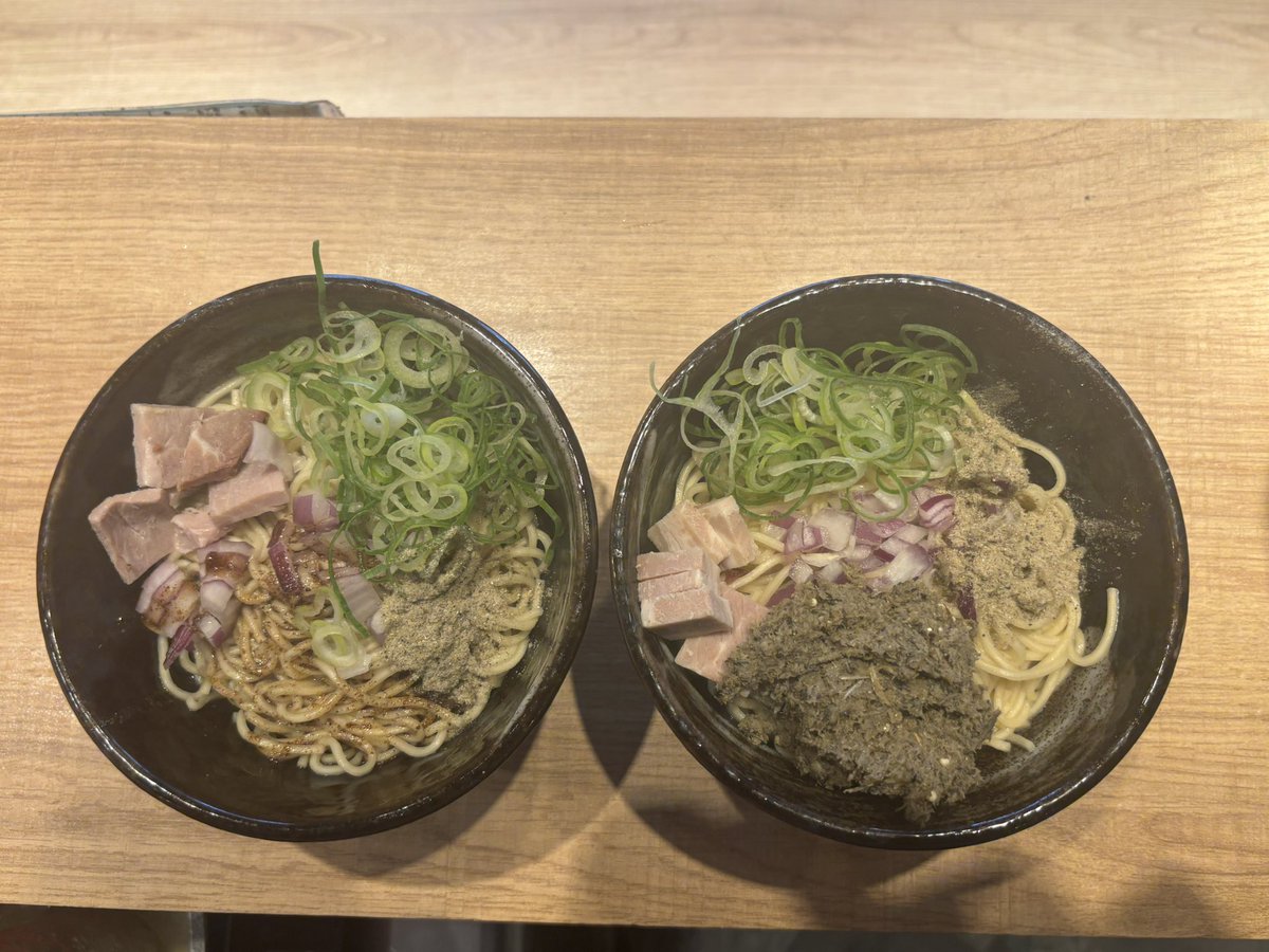 ramentobiuo's tweet photo. おはようございます✨

11:30より通常営業致します。
焼きあご煮干しらぁめん
濃厚焼きあご煮干しらぁめん（限定）
いりこの煮干しらぁめん
飛魚の塩らぁめん
の販売となります。
夜の部17:30-21:00

焼きあご和え玉（ビターな味わい）
いりこの和え玉（途中で割りスープ入れてみて）
販売中😘

本日も宜しくお願い致します‼️
