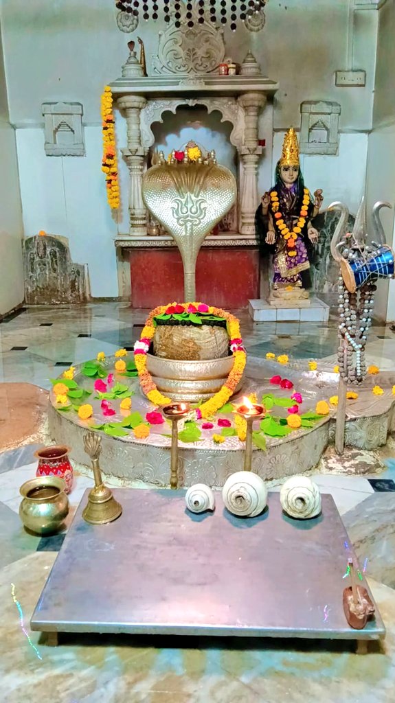 BhaliyaNarendr6's tweet photo. 🔱 ॐ नमः शिवाय 🙏

सुबह महादेव का नाम लेते ही सारे दिन की थकान और चिंता दूर हो जाती है। 
महादेव हर भक्त की रक्षा करते हैं और सही राह दिखाते हैं। 

आज का दिन महादेव की कृपा से शुभ रहे। 

"हर हर महादेव 🔱" लिखकर कमेंट करो 🙏

#HarHarMahadev #Mahadev #Shiva https://t.co/FOa2F7g240