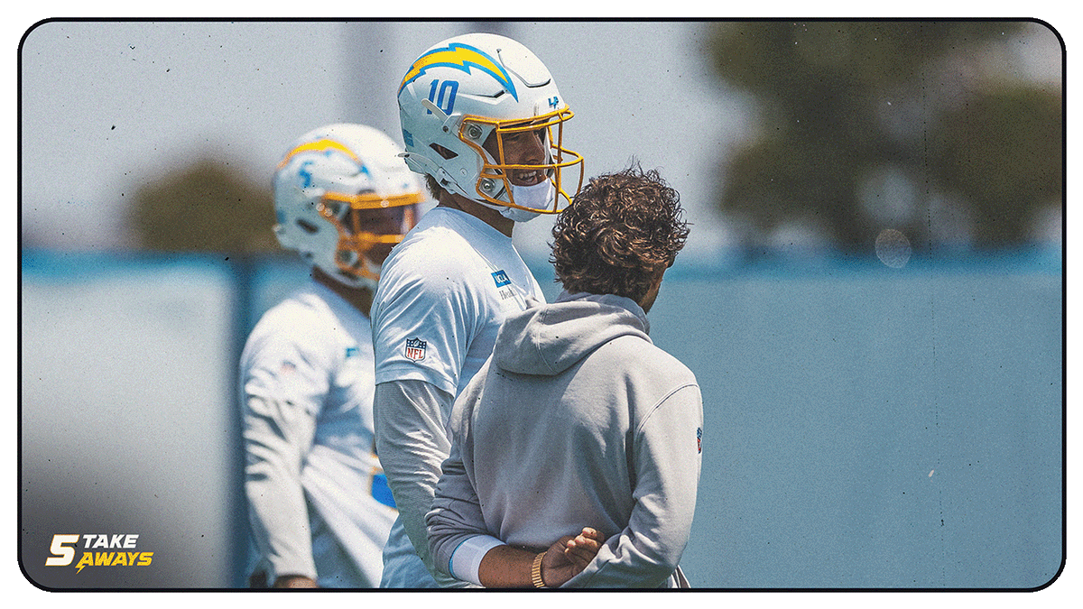 Eric_L_Smith's tweet photo. "It’s been so much fun getting to understand how he sees the game."

The early vibes are high between Justin Herbert and Mike McDaniel.

5 Takeaways from the #Chargers QB's presser on Tuesday. ⬇️

https://t.co/zDaej9qjXu https://t.co/INLjgXwcYf