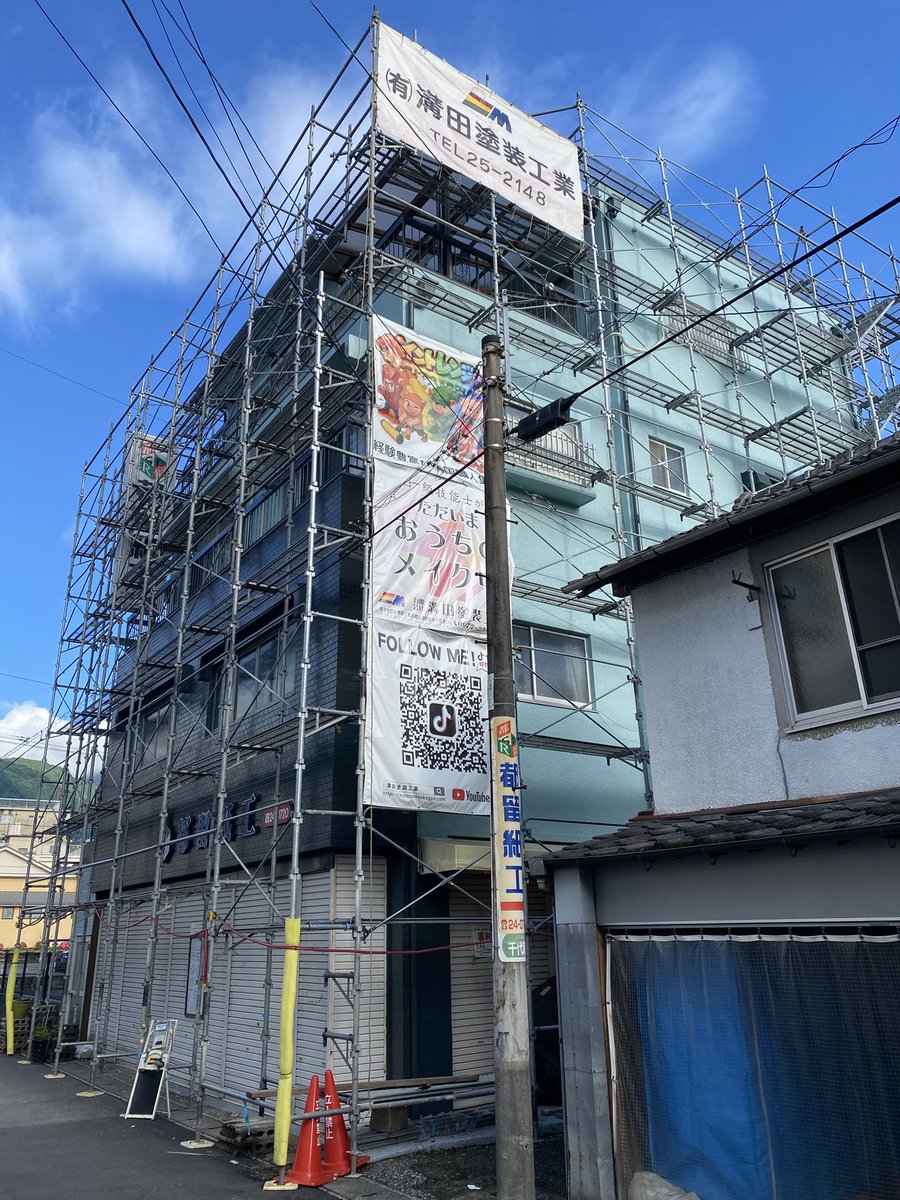 turusiki's tweet photo. 幕が取れ、あとは足場を外すだけ！
#都留紙器工業所100周年 https://t.co/FpvveIw8hW