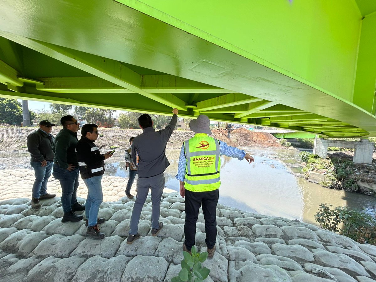 saascaem's tweet photo. 🚧 #AccionesSAASCAEM
Autopista Urbana Siervo de la Nación 

Realizamos recorridos de supervisión en zonas bajo puente y verificaciones operativas en distintos puntos de la autopista.  Asimismo, damos seguimiento a trabajos de desazolve y monitoreo hidráulico. #ElPoderDeServir https://t.co/P1imyBWPyo