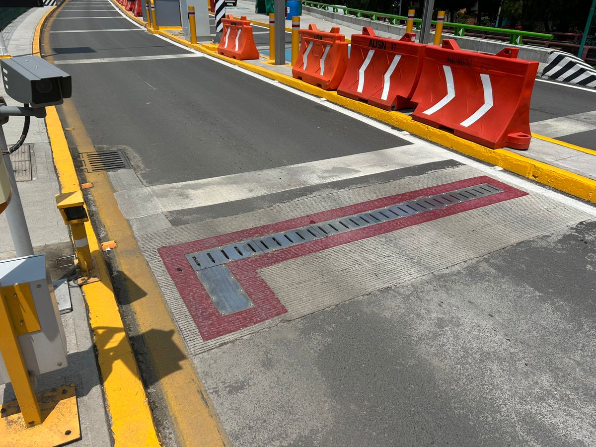 saascaem's tweet photo. 🚧 #AccionesSAASCAEM
Autopista Urbana Siervo de la Nación 

Realizamos recorridos de supervisión en zonas bajo puente y verificaciones operativas en distintos puntos de la autopista.  Asimismo, damos seguimiento a trabajos de desazolve y monitoreo hidráulico. #ElPoderDeServir https://t.co/P1imyBWPyo
