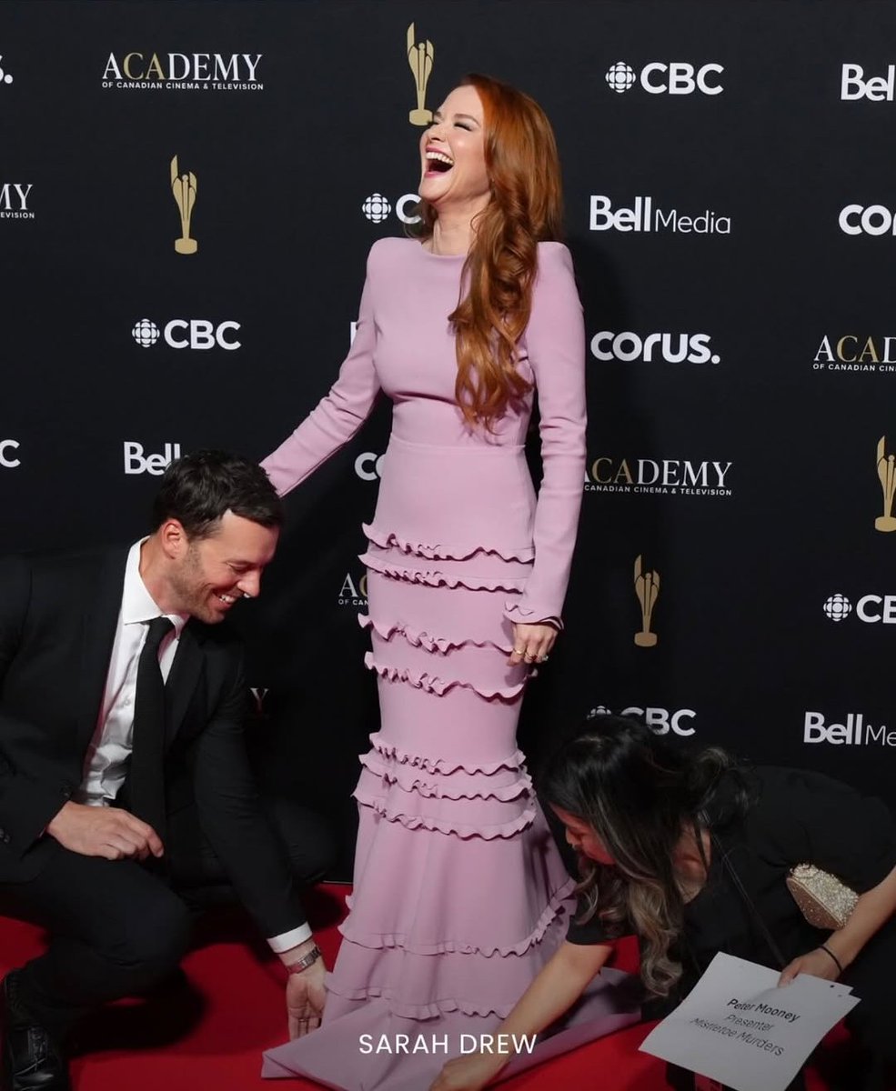 JoysFandomWorld's tweet photo. As if I couldn't love you more, you're such a gentleman! 😍 

#PeterMooney #SarahDrew #MistletoeMurders https://t.co/RuUY96fQMa