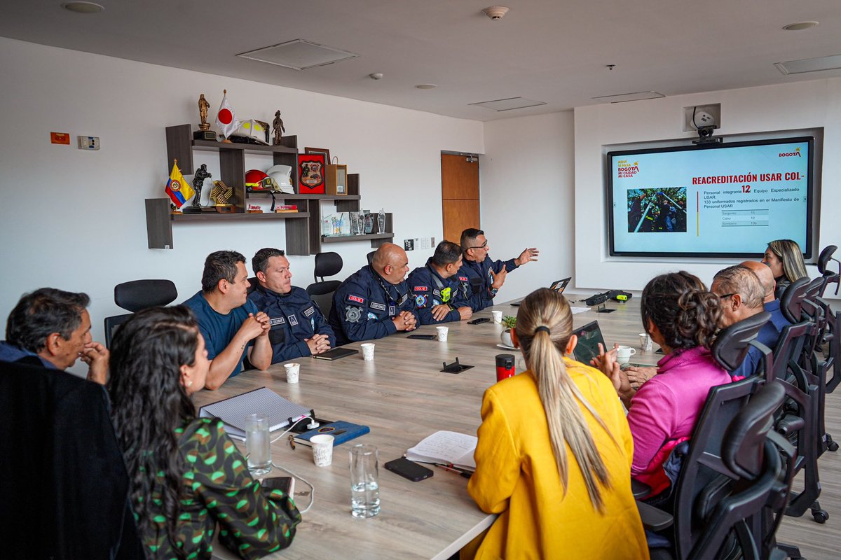 PaulaXHenaoE's tweet photo. Hoy estuvimos reunidos junto a nuestro Equipo Especializado de Búsqueda y Rescate Urbano USAR. Se analizó la experiencia en el proceso de reclasificación USAR COL-1, INSARAG, ante las Naciones Unidas, con el liderazgo de la @UNGRD y que se encuentra en la recta final con el ejercicio de evaluación; y avanzamos en la definición de estrategias claves para el proceso de reacreditación USAR COL-12 nivel pesado.

Estos procesos responden a las tareas de preparación de la respuesta ante el escenario de riesgo de rescate urbano bajo los más altos estándares internacionales de calidad.