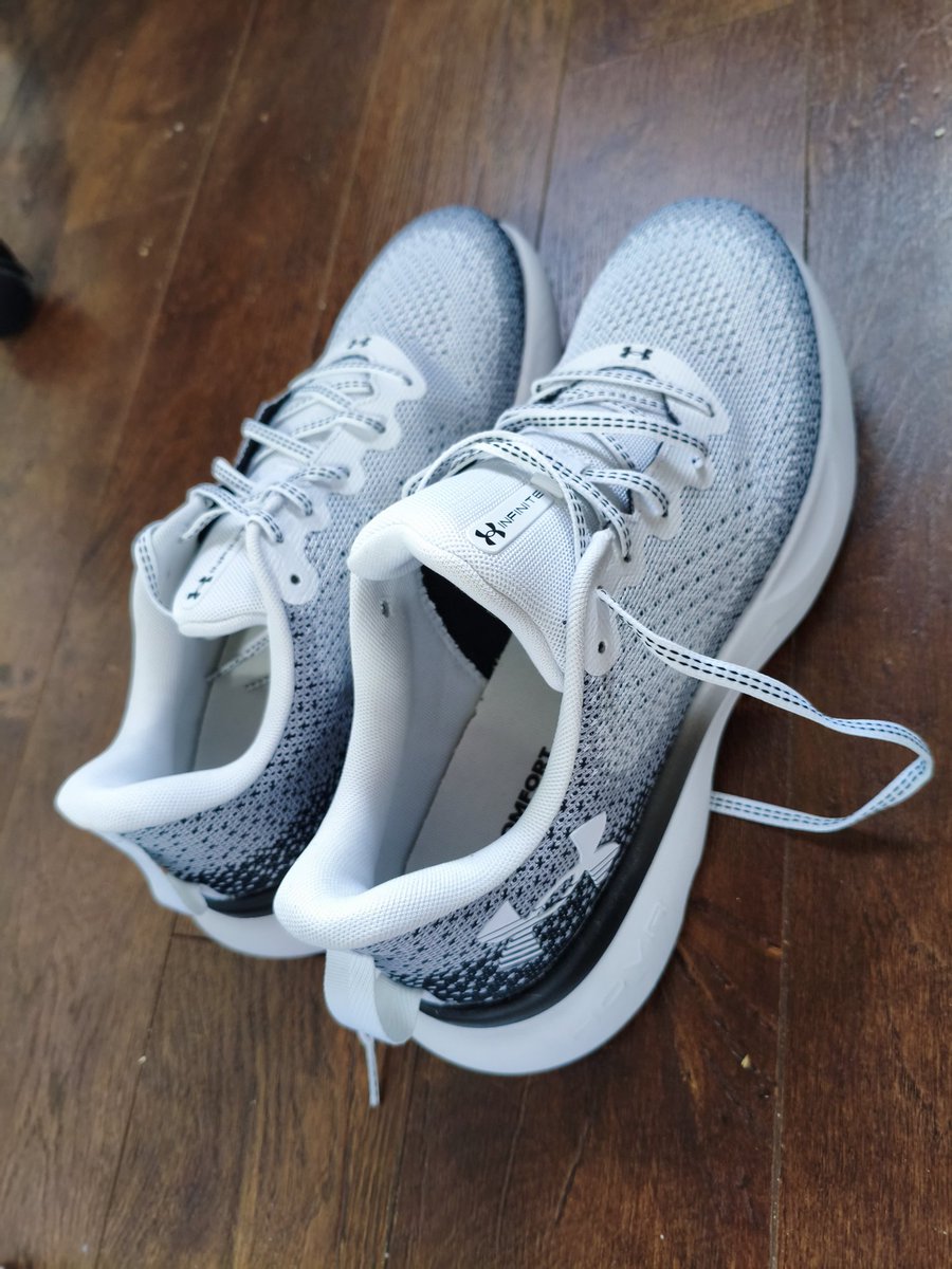 gurudassagar's tweet photo. @venom1s Under armour hovr infinite https://t.co/zHXx2bNy7C