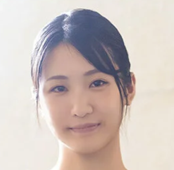 AYa3ee's tweet photo. みんな、今話題の浅見伊月ちゃん知ってる？

清楚なママさんなのに、168cmのスレンダーボディっていうギャップが神すぎる✨

ネットで噂のドラマみたいなエピソードから、これからの活動状況まで見どころを一気にまとめ🫶

今すぐチェック！
※詳しくは私のプロフ欄にて🔗🥰🔍
#浅見伊月 https://t.co/9PkzHvS0dg