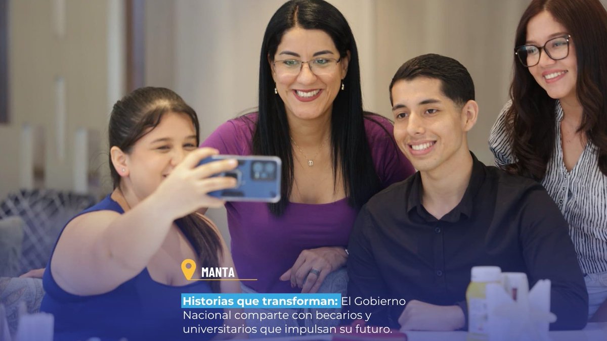 Educacion_Ec's tweet photo. 📍#Manta | El presidente @DanielNoboaOk y la ministra @GildaAlcivarOk compartieron un almuerzo con beneficiarios de los programas sociales del Gobierno Nacional, un espacio para conocer de cerca el impacto de estas iniciativas.

🎓 Una de las becarias del programa #BecauseHeIsNice destacó cómo el aprendizaje de un nuevo idioma amplía sus oportunidades laborales y fortalece su formación académica.

🏫 Asimismo, estudiantes de la @UTMManabi expresaron su agradecimiento por contar con infraestructura moderna y espacios adecuados que impulsan su preparación profesional.