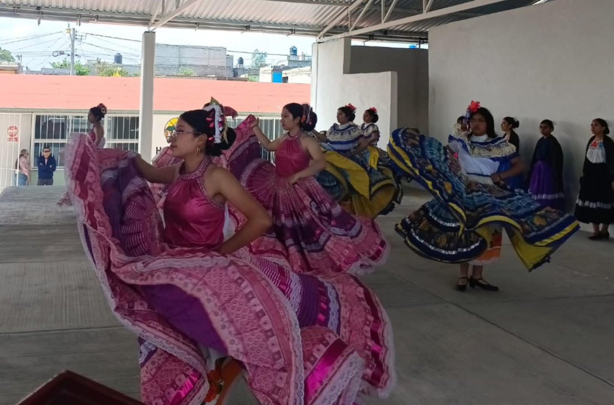 Rociotorib27127's tweet photo. Nos movilizamos el próximo jueves 4 de junio en Tlaxcala debido al trato descreído y la falta de capacidad política de las autoridades educativas. ¡Exigimos soluciones! @CecyteTlaxcala #IntervencionDelDirectorGeneral https://t.co/DBTyHbCqPr