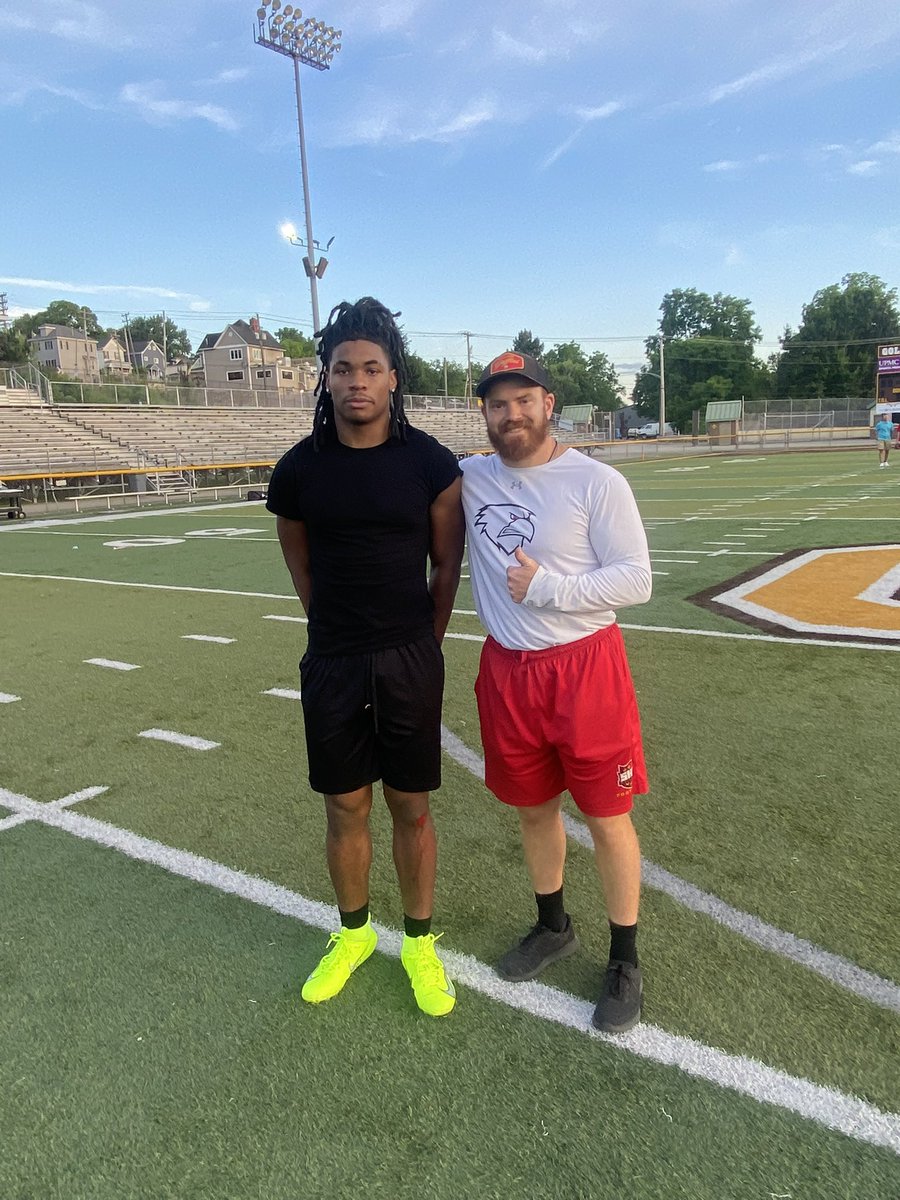 Elidurant_2027's tweet photo. I had a great workout at Seton Hill University’s home stadium today. I appreciate the invite @coachfiegener https://t.co/Nii126wMtc