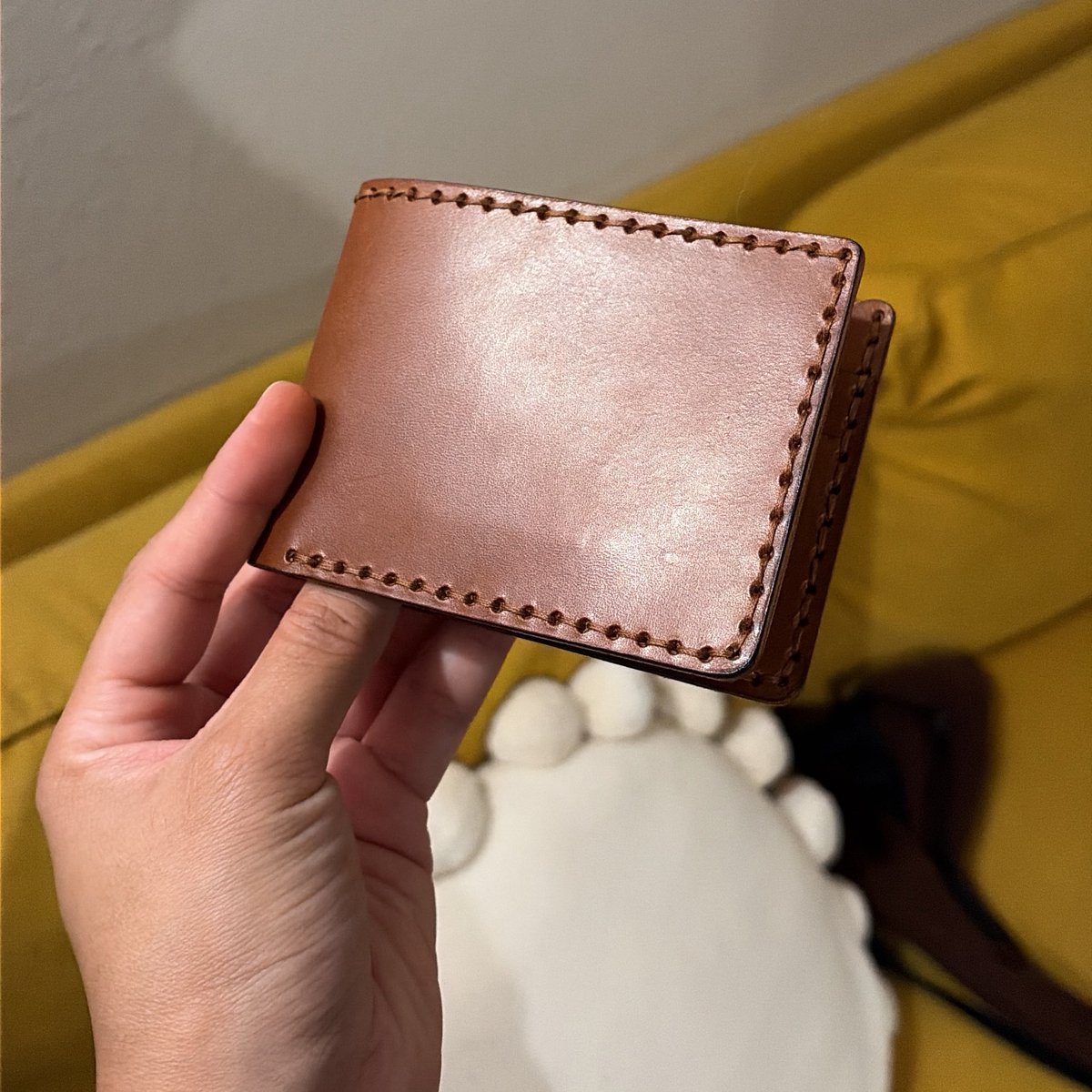 stillallyson's tweet photo. made a leather wallet :) https://t.co/KfZ5uQH1Mw