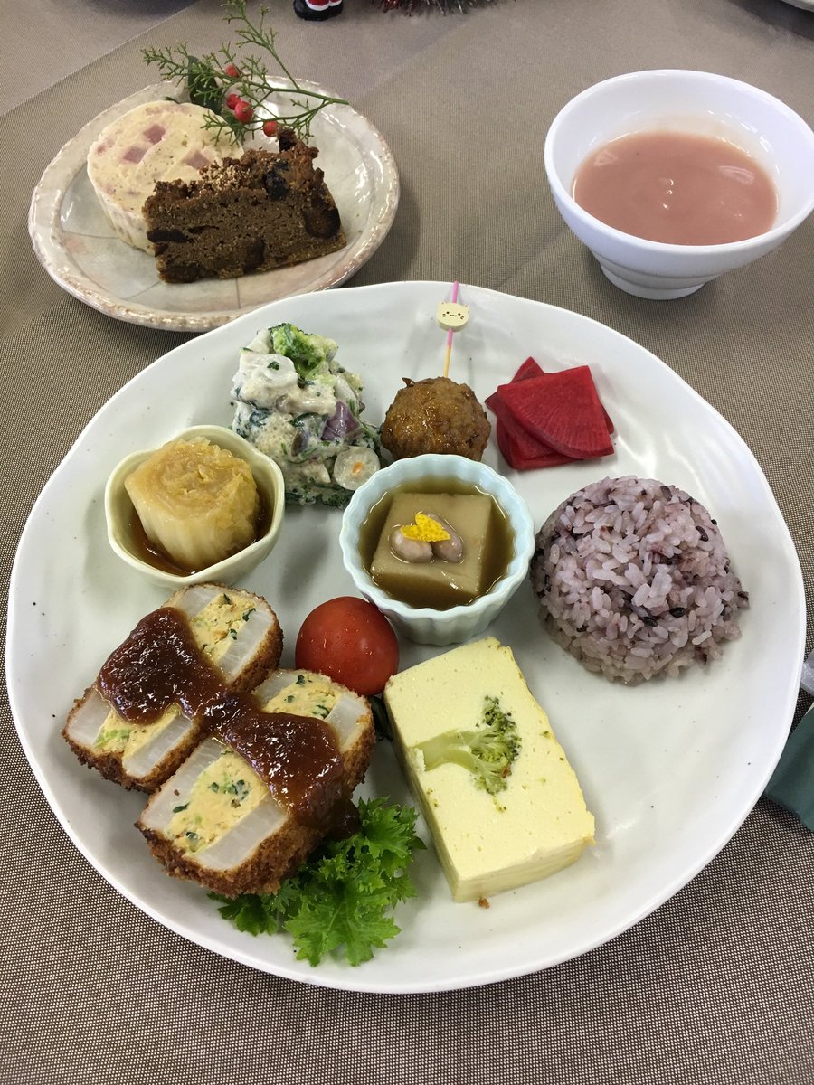Xiksa's tweet photo. 今週末は6年ぶりに山口県の萩にある #月森紀子 さんの工房に伺います！

写真は前回の月森紀子さんのお料理✨

ご予約はまだ受け付けておりますので皆様のご参加をお待ちしてますおります！

https://t.co/TOPIRFi4KR

#ヴァイオリン🎻
#辺見康孝
#ハープ🪉
#松村多嘉代
#woodmoon 
#山口県
#萩市 https://t.co/Y0MOrCebnB