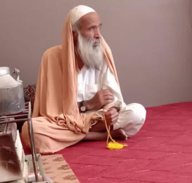 HafizUmari313's tweet photo. #کاکا_عبدالخالق
چې ډېری وخت یې انځورونه پر خواله رسنیو د #لوی_ملا_صاحب په نامه نشرېږي، نوموړی د کندهار ولايت ژړۍ ولسوالۍ د پاشمول د کلي اوسېدونکی و او ډېره موده مریض و، بیا وفات سو.
نوموړي له اشغالګر.و سره سختې غزاوې وکړې.

 د حاجي زړګي شه،ید یو ملګری د هغه 
1\10 https://t.co/0LaVSGIdWI