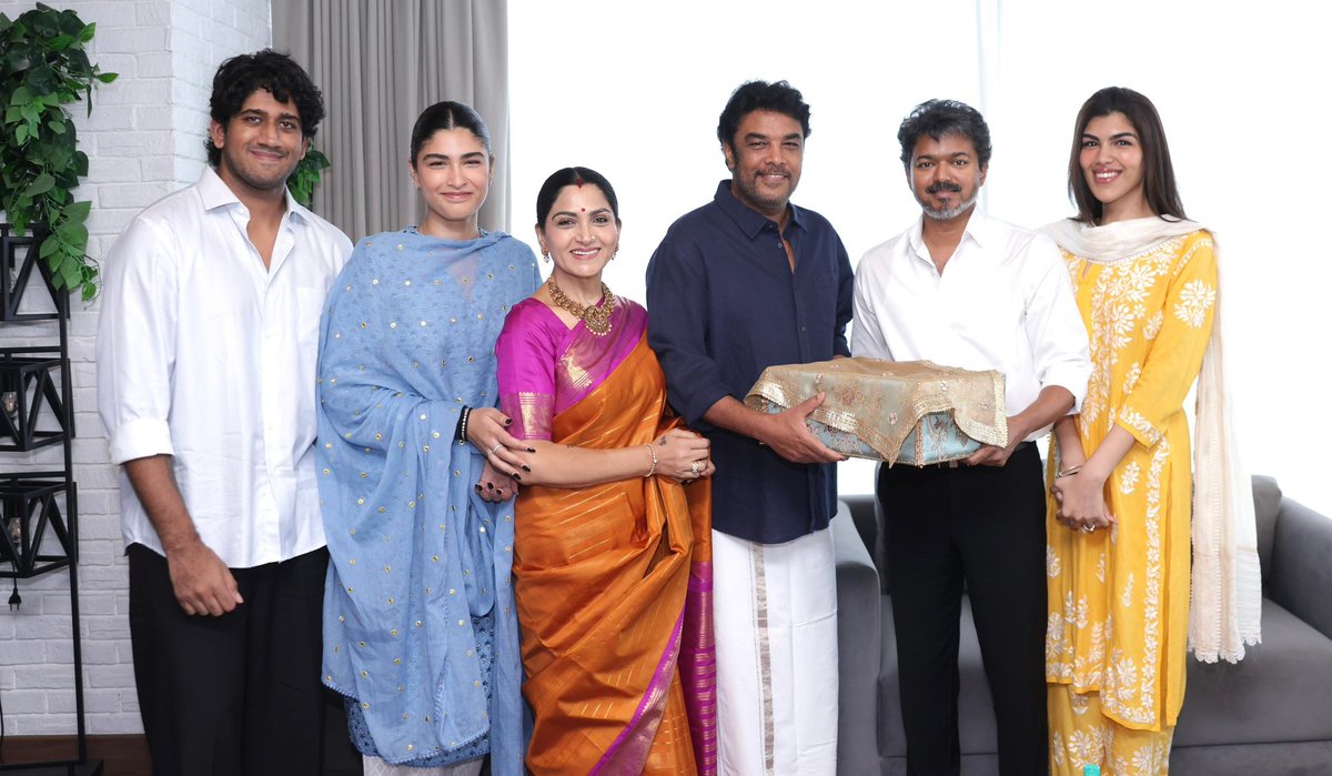 khushsundar's tweet photo. A truly special and memorable day for our family as we met my dearest brother, our Hon'ble Chief Minister of Tamil Nadu, Shri @actorvijay avl, at his residence and extended the invitation for our daughter’s wedding with Shri Shravan Sreenivasan.
Seeing him always fills our hearts with pride and happiness. The children were absolutely thrilled and couldn't take their eyes off him. Despite his demanding schedule, he welcomed us with the same warmth, affection, and beautiful smile that we have always cherished.
Thank you, my brother, for your precious time, love, and blessings. It means more than words can express.
Love you always. ❤️❤️🙏🏻